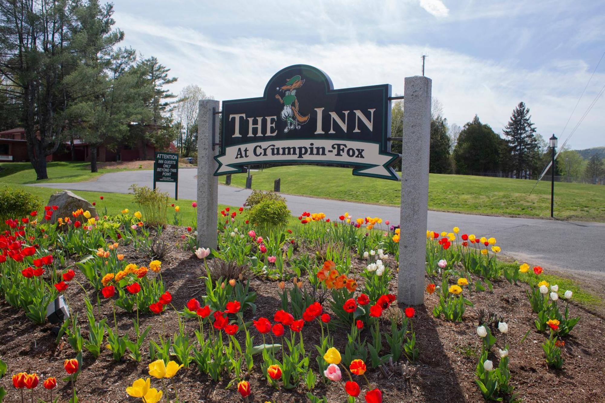 The Inn At Crumpin-Fox Bernardston Екстериор снимка